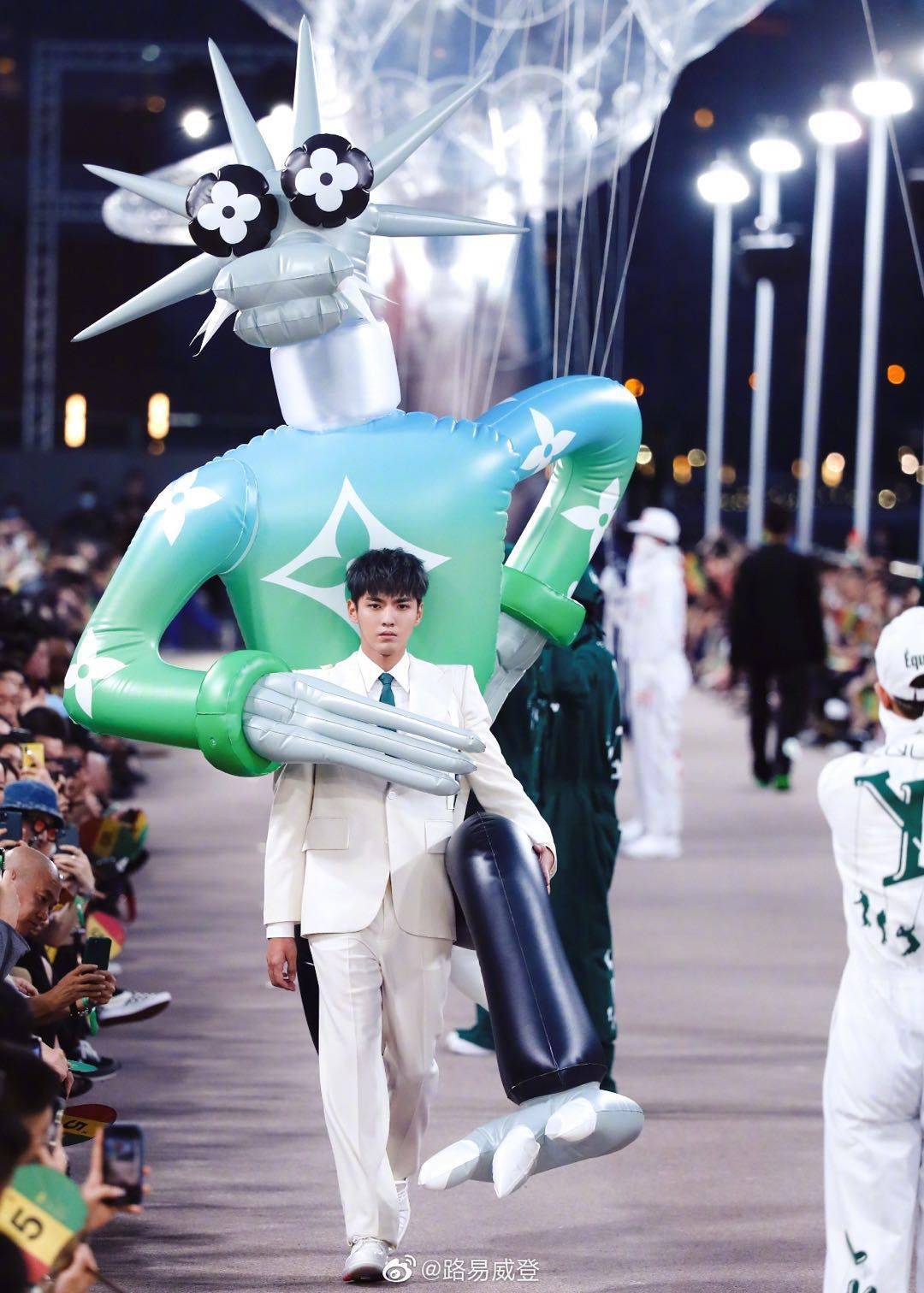 路易威登|入驻抖音、上海办秀，路易威登加速布局中国市场