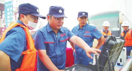 机器人|国内首台水下清洗机器人下水