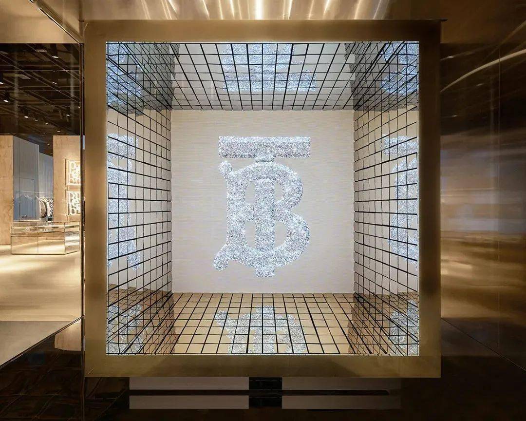 Louis|被Louis Vuitton秀上的吴亦凡感动了,周冬雨改行当店员了?【每周时报】