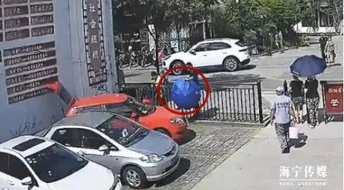 车子|匪夷所思！姑娘被卷进车底，她前一秒还在开车！