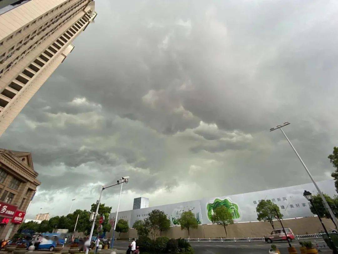 常州雷暴黄色预警!8级雷雨大风黑云压城!_天气