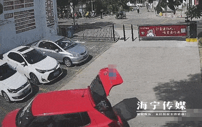 车子|匪夷所思！姑娘被卷进车底，她前一秒还在开车！