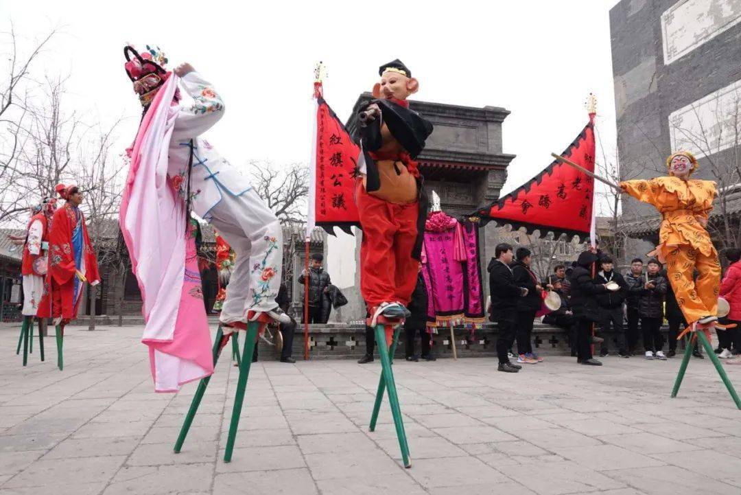 【胜芳花会表演】红旗公议老高跷会今晚7点与您相约在新华美食街