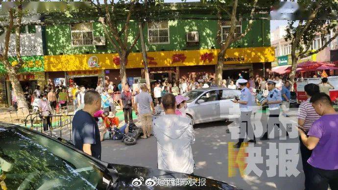 轿车|西安一轿车连撞交警和多名路人 伤者已送往医院救治