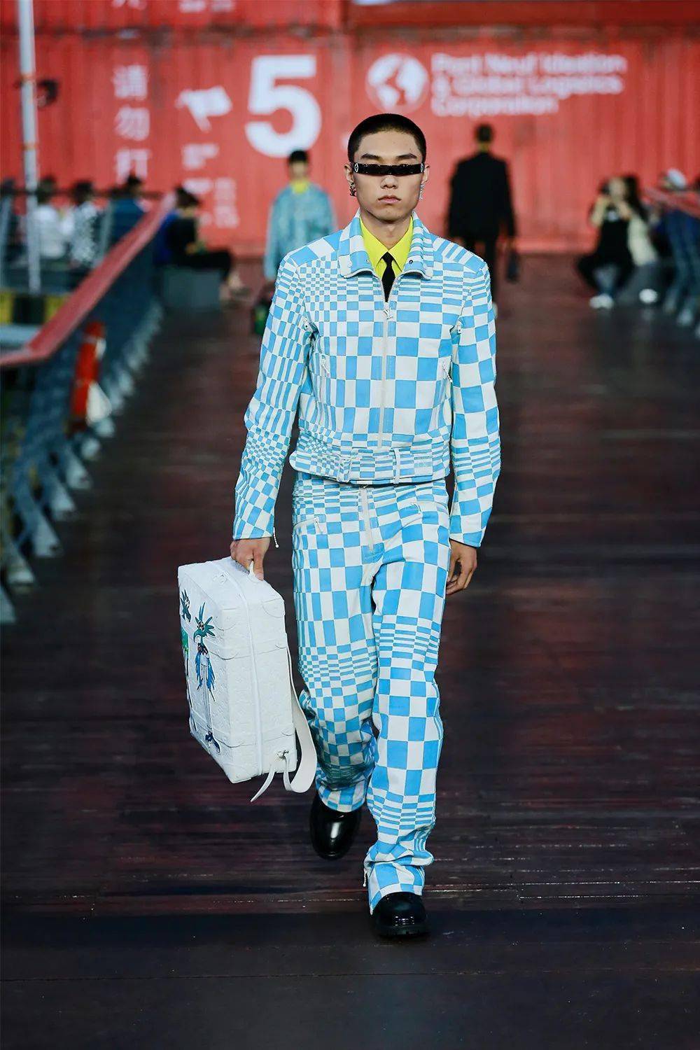 吴建豪|适逢 LV 男装大秀，吴建豪想要送你一份礼物