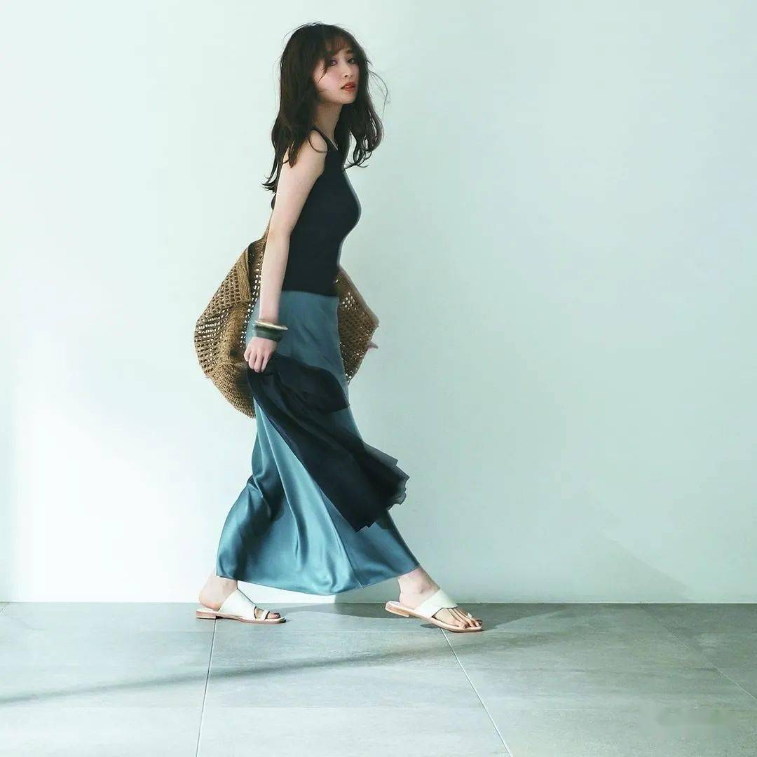 裙子|穿裙子配什么样的包包才好看？