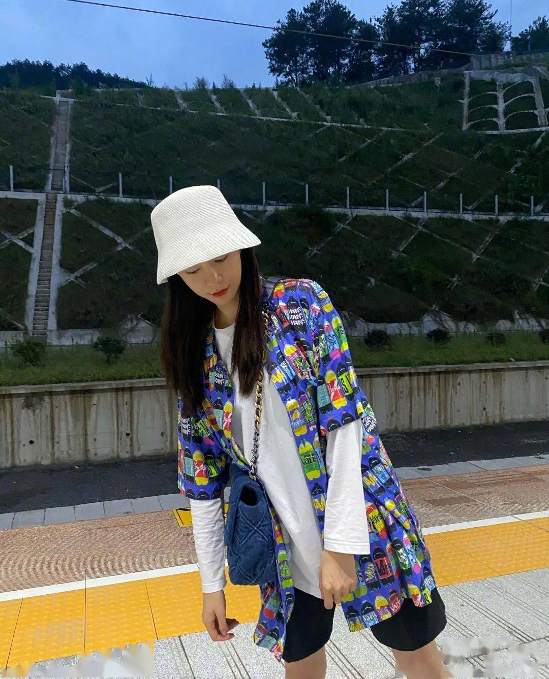 老爹|老爹衬衫递来一个眼神,小周和cc就懂了!