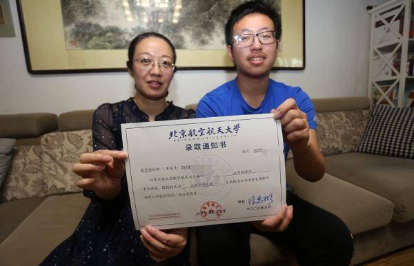 投递|刚刚！首封邮政投递高考录取通知书送达