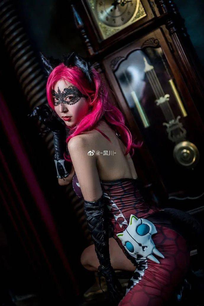 王者cos:暗夜猫娘化身暗夜诱惑了?挺好看