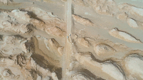 经过荒凉的柴达木盆地,便能抵达这里 弃车登高,感受无人区的宁静致远