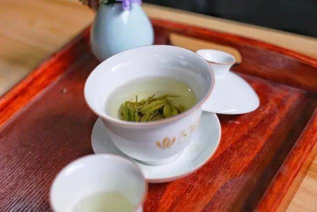武夷|这几种茶比较适合夏季饮用夏季喝茶不能乱喝