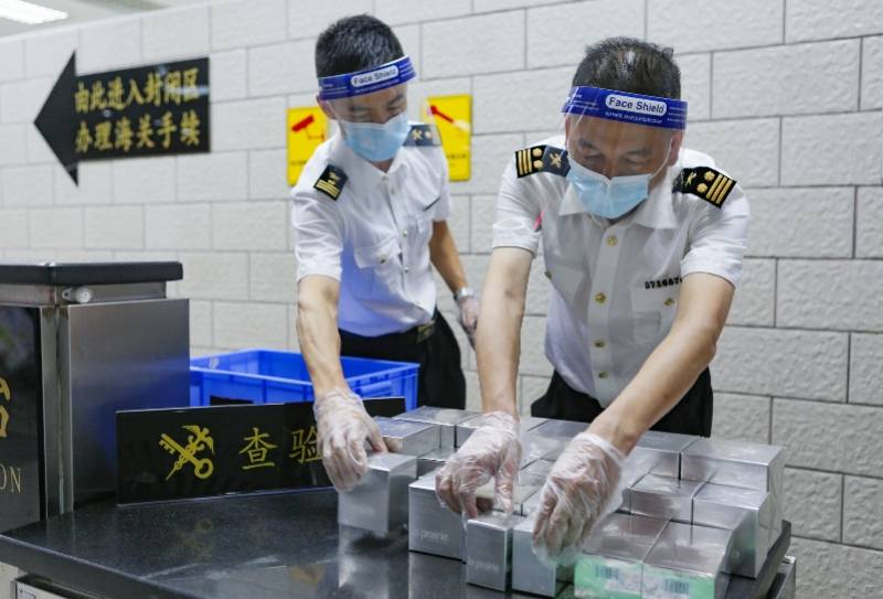 违规|女子携带近10万元护肤品，在拱北口岸进境被查！