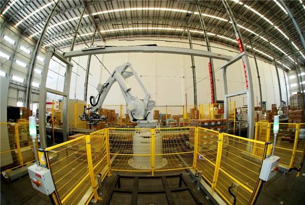 苏宁|5G物流商用再突破！苏宁易购5G无人仓，拣选准确率99.99%以上