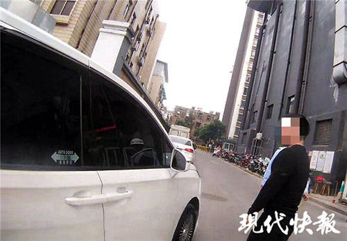 哥哥|双胞胎弟弟套用哥哥驾照，却因自己减肥露了馅