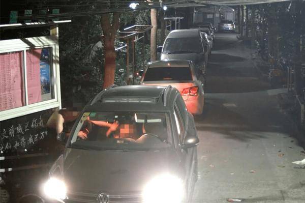 小区|情侣吵架，为何最终双双入班房？！