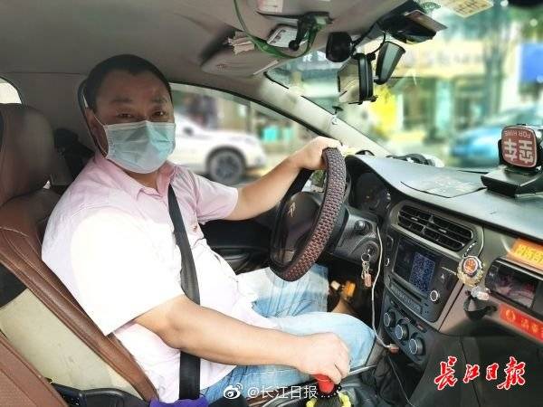 车门|的哥陈万青的“朋友圈”