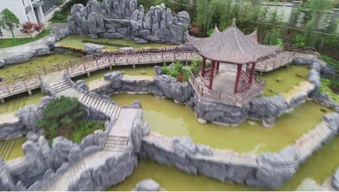 手续|贫困县豪华学校“手续齐全”，不足以平息舆论质疑