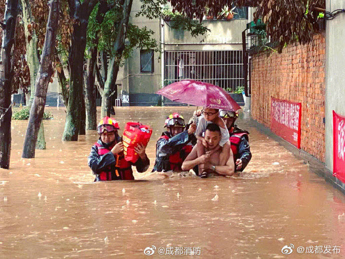 抗洪|成都抗洪前线中让人安全感满满的瞬间