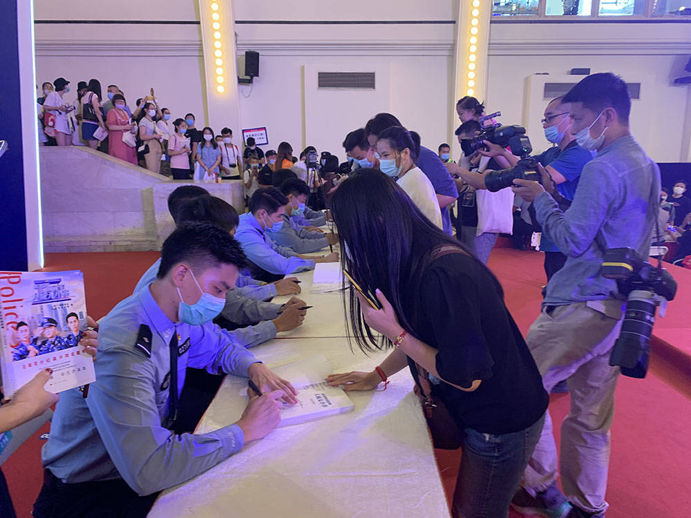 大城|《大城无小事》同名图书登陆书展，网红“马世奇”组合亮相