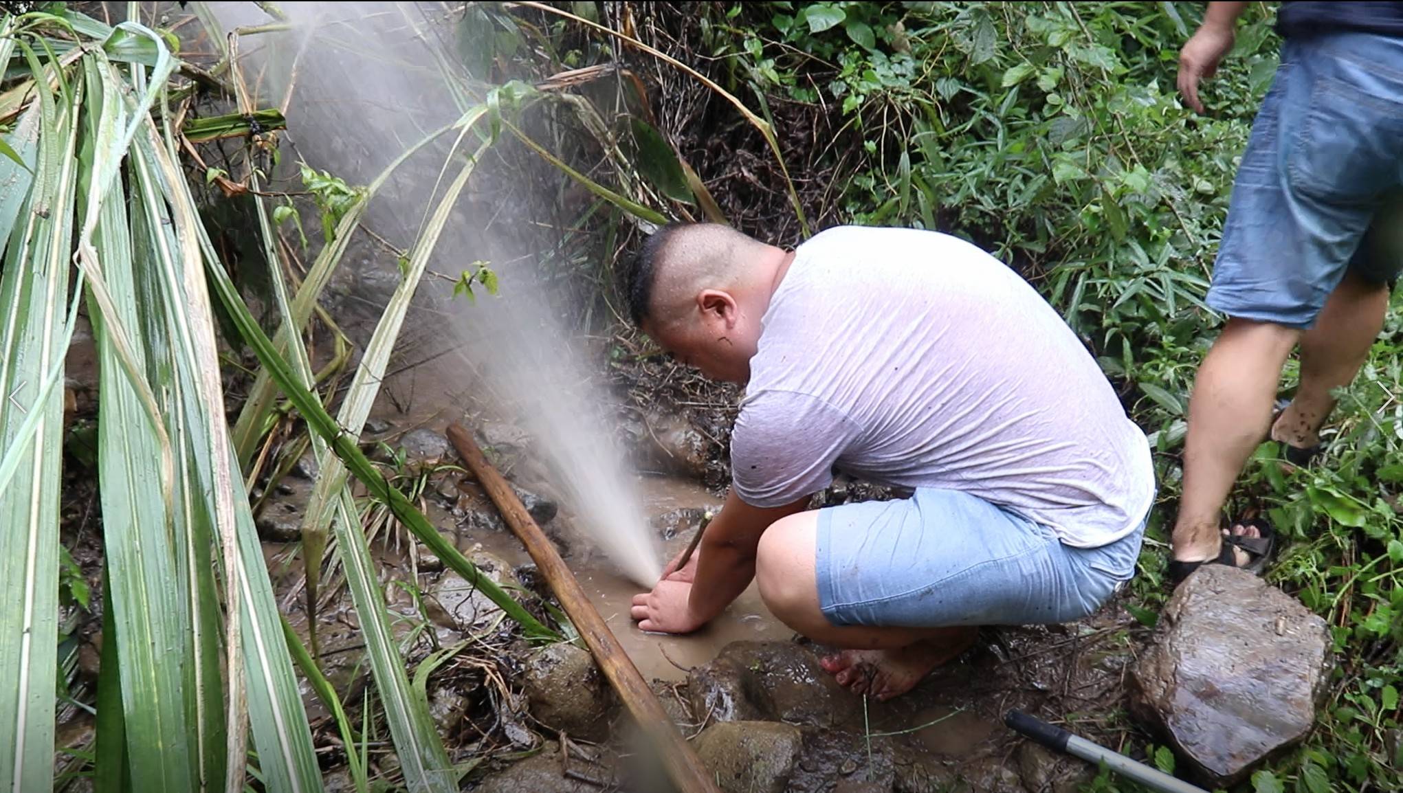 守护|高温袭来，他们用双手守护贫困大山