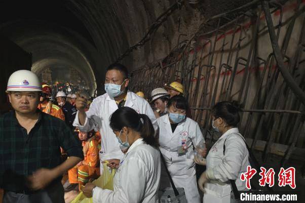 隧道|云南王岗山隧道坍塌救援继续 4名被困人员生命体征正常