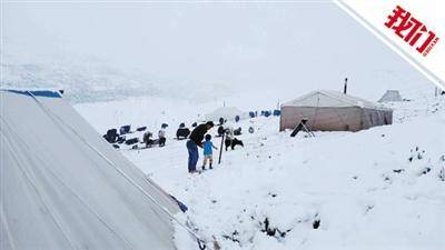 村民|青海泽库8月降雪苍茫一片当地村民穿加绒藏袍保暖