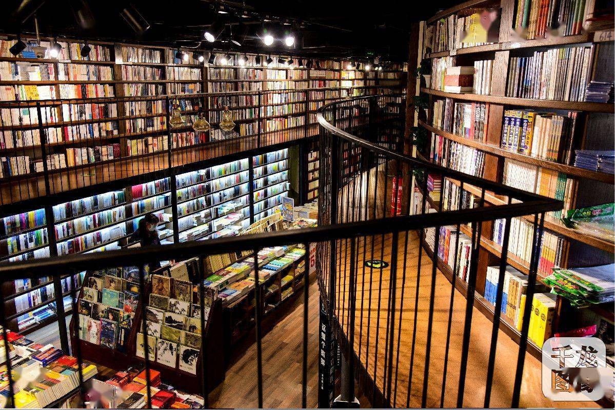 三联韬奋书店|京彩｜书山行旅中的三联韬奋书店