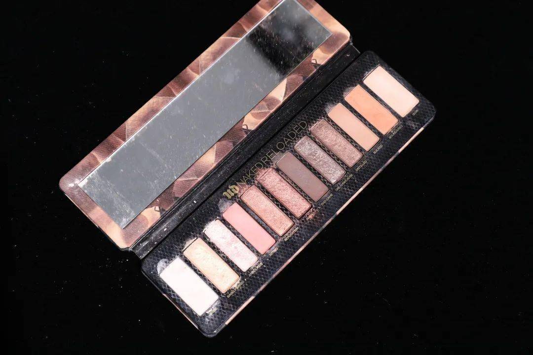 美人|彩妆博主人手一盘的UD眼影，究竟是真好用还是纯跟风？！