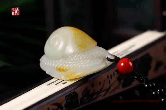 天价|2210万成交！这块天价籽料，火了！