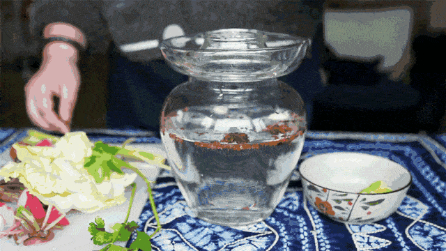 泡菜坛子怎么起坛好吃 70c43b7113e34616bc988aadfdb89d12.gif