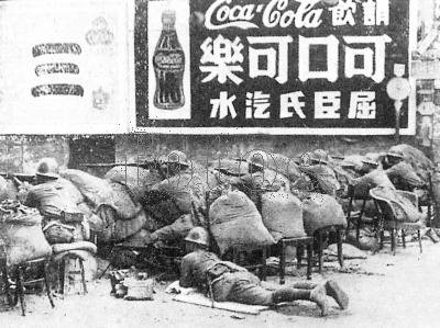 皮影戏|白马、皮影戏、赵子龙……《八佰》超现实主义镜头有何深意