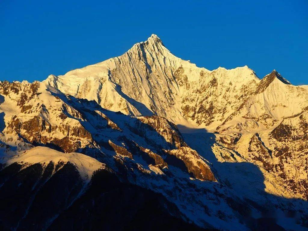玉龙雪山简介梅里雪山 b36c0002f538403e814f85f854743d83.jpeg