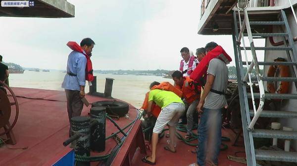 货船|广西9艘货船失控漂流11人被困 海事紧急救援
