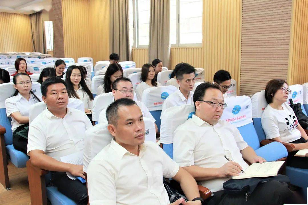 曲谱育上班前培训_不想上班图片