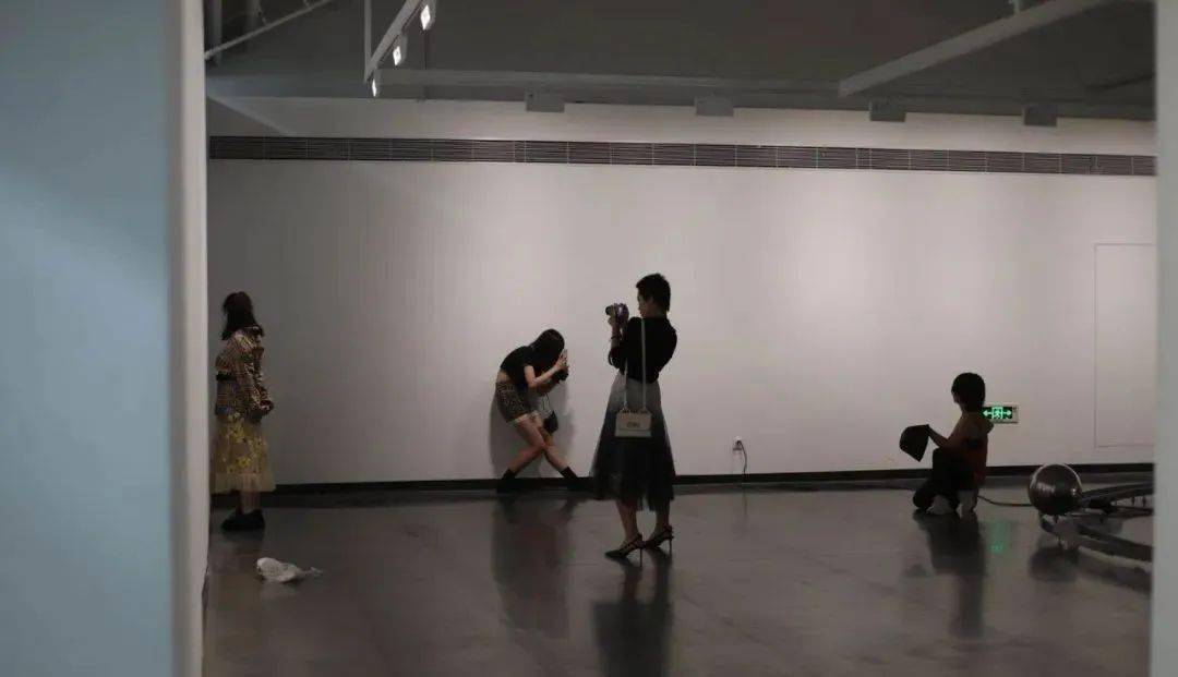 展览|“朋友，你挡我拍照了！”这一文艺圣地正被网红们占领