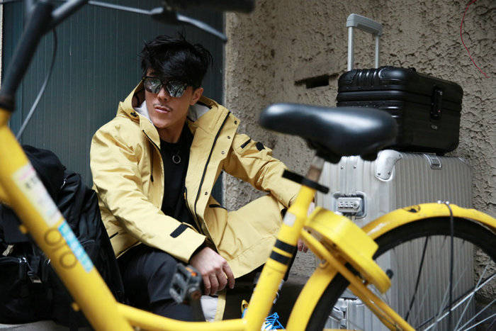 范景翔|范景翔接受直播挑战涨粉350万 戴墨镜“耍酷”背后故事让人动容