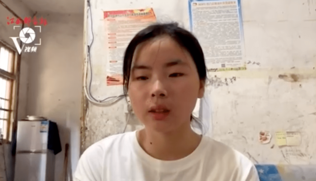 通知书|女生收到清华通知书说“考砸了” 网友惊呆：学霸的世界我不懂