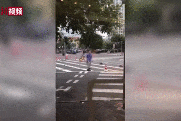 女子被67岁老人当街捅死：女性如何自我保护？