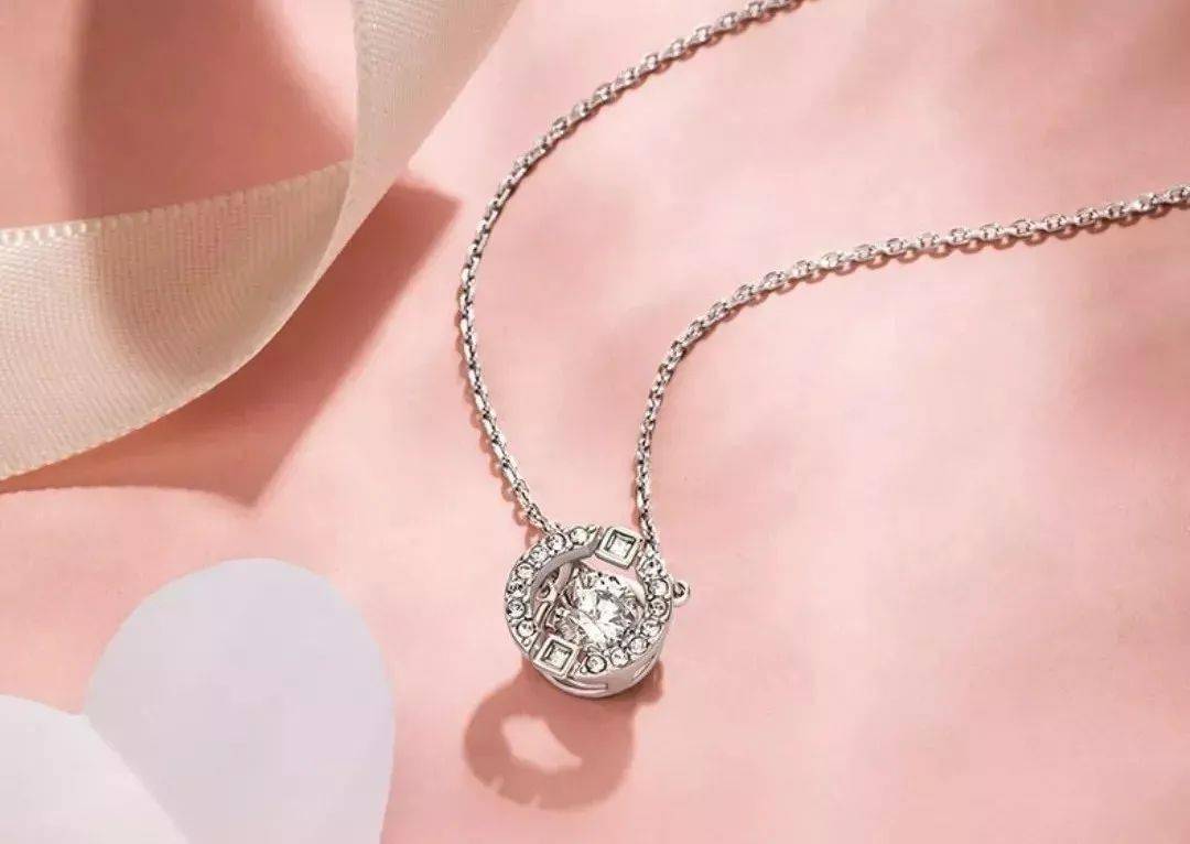 珠宝|送它不踩雷！施华洛世奇耀动的心，让她看见你的“心跳”！