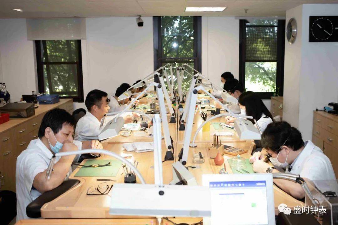 ��һ�¶����� | �߽�ʢʱ�ӱ�ά��ʦ���ں���Ƶ��