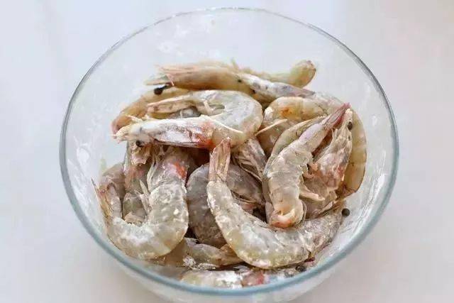 大虾|试试这个做法,连虾壳都吃的一干二净大虾别再油焖了