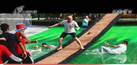 男子|网红桥变“伤人桥”？男子玩项目受伤索要五万，商家：自作自受