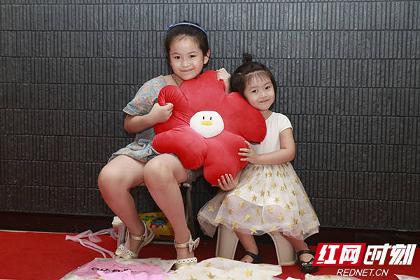 如何带娃摆地摊 5942e03a09464317b68578adaea4d3de.jpeg