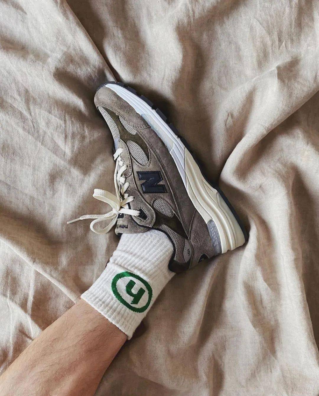 Via|看似「普通」，但 JJJJound x NB 992 的市场价为何被抬到这么高？