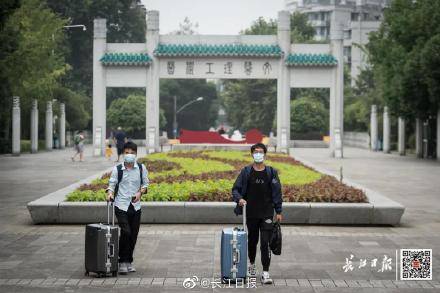 欢迎回家！刚刚，武汉迎来第一批返校大学生