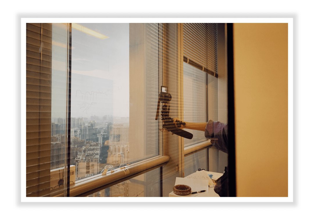 情商|为什么有的人,轻轻松松就成为了大家喜欢的同事?