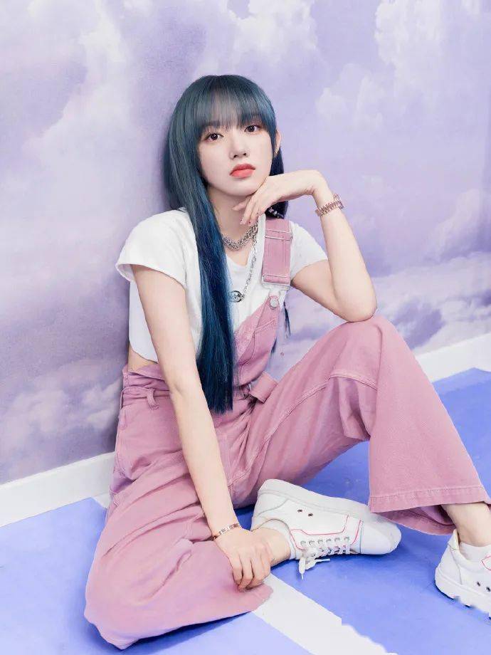 娜比|早秋第一件单品我选好了！是杨洋娜比都Pick的背带裤~