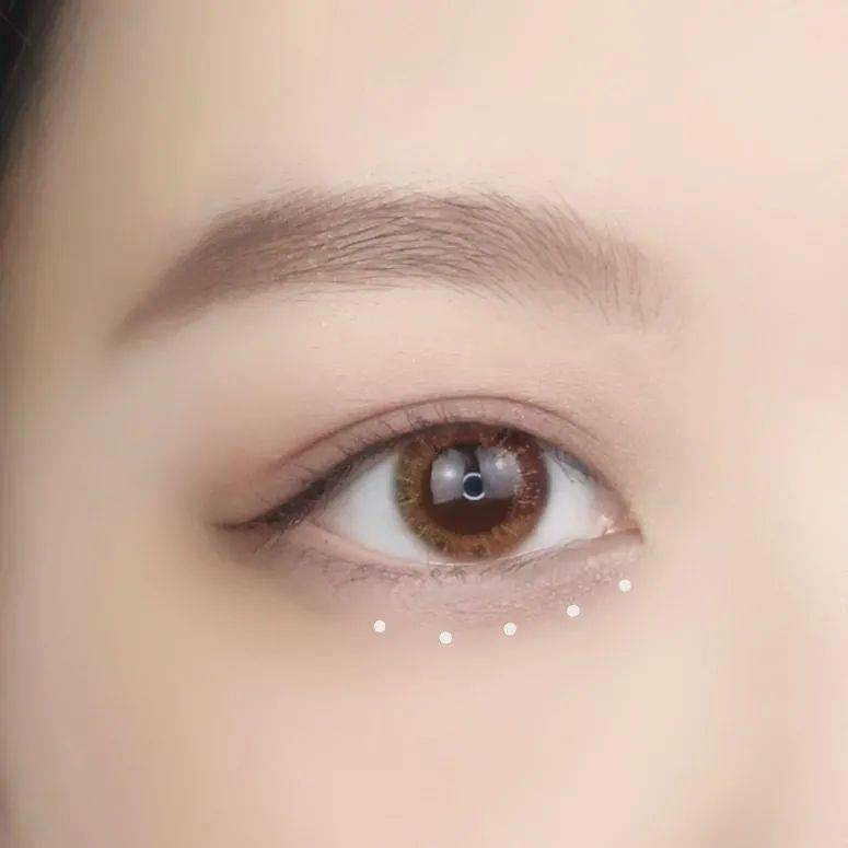 眼影|眼睛好看的女生,都比你多做了这一步!