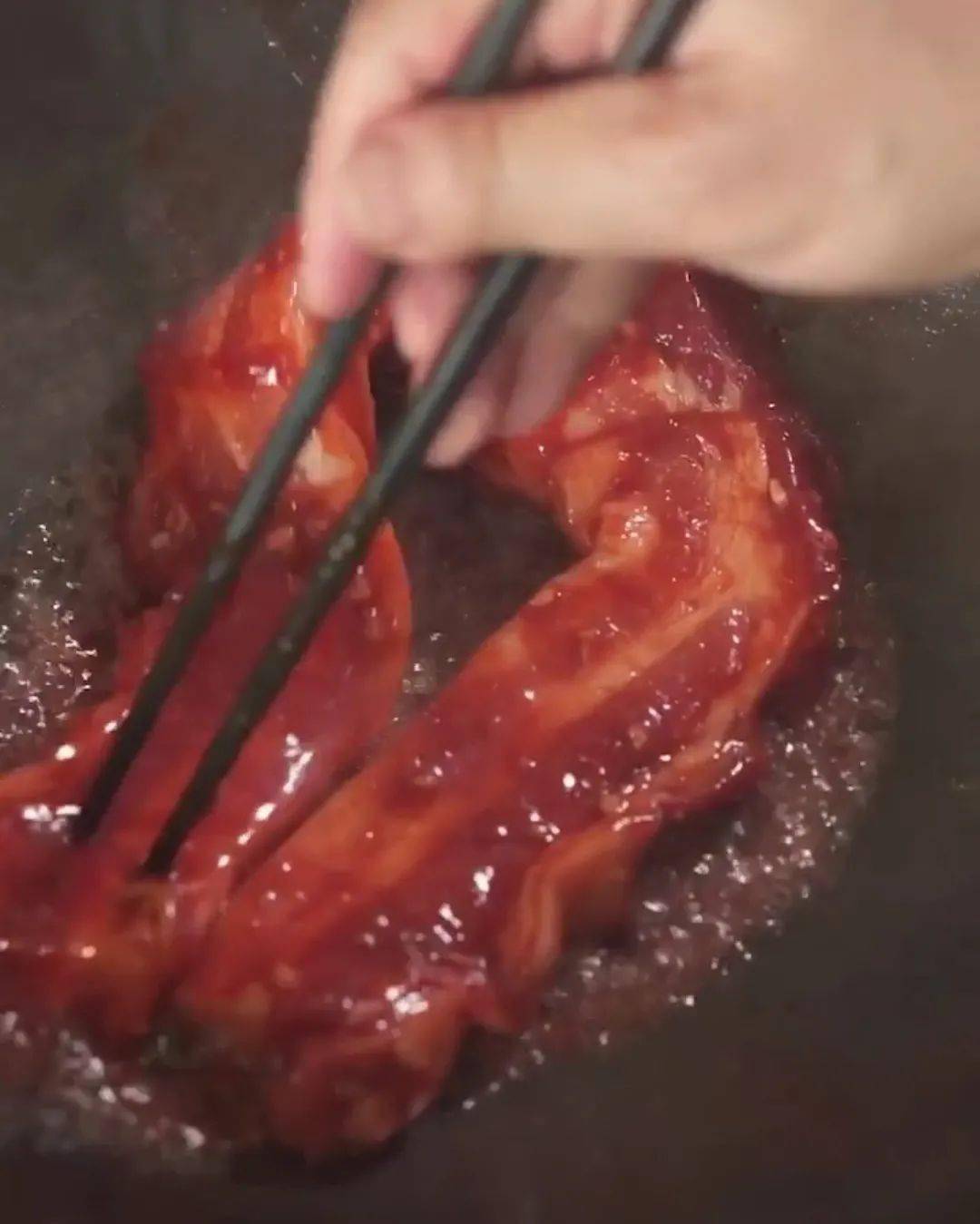 五花肉|色泽十分诱人，带着酱香，食欲大增！广东家庭版叉烧