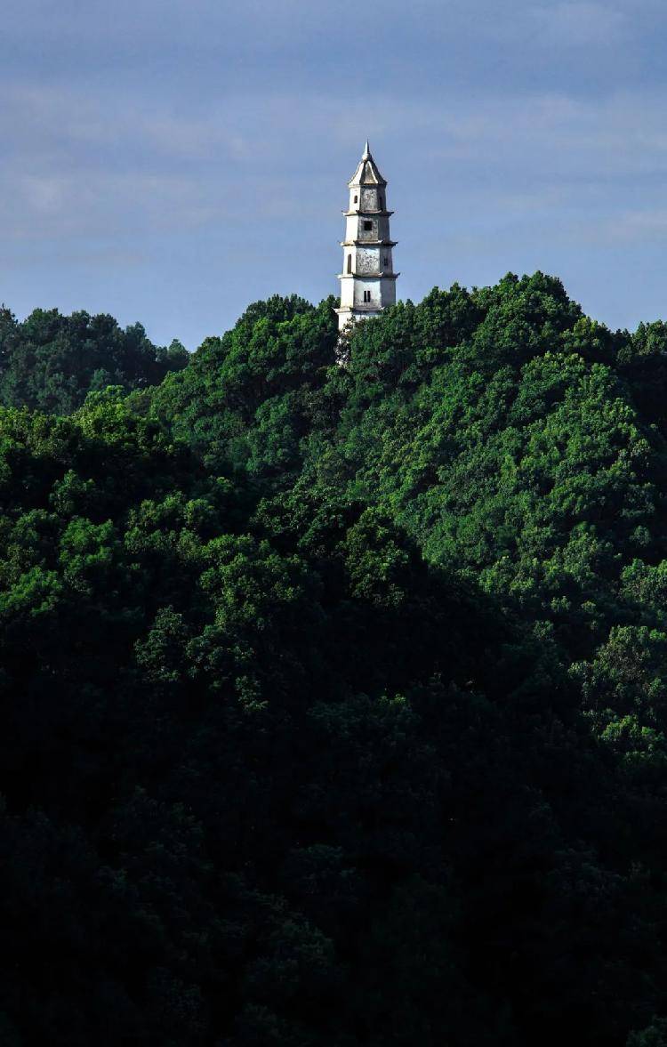 南山的文峰塔